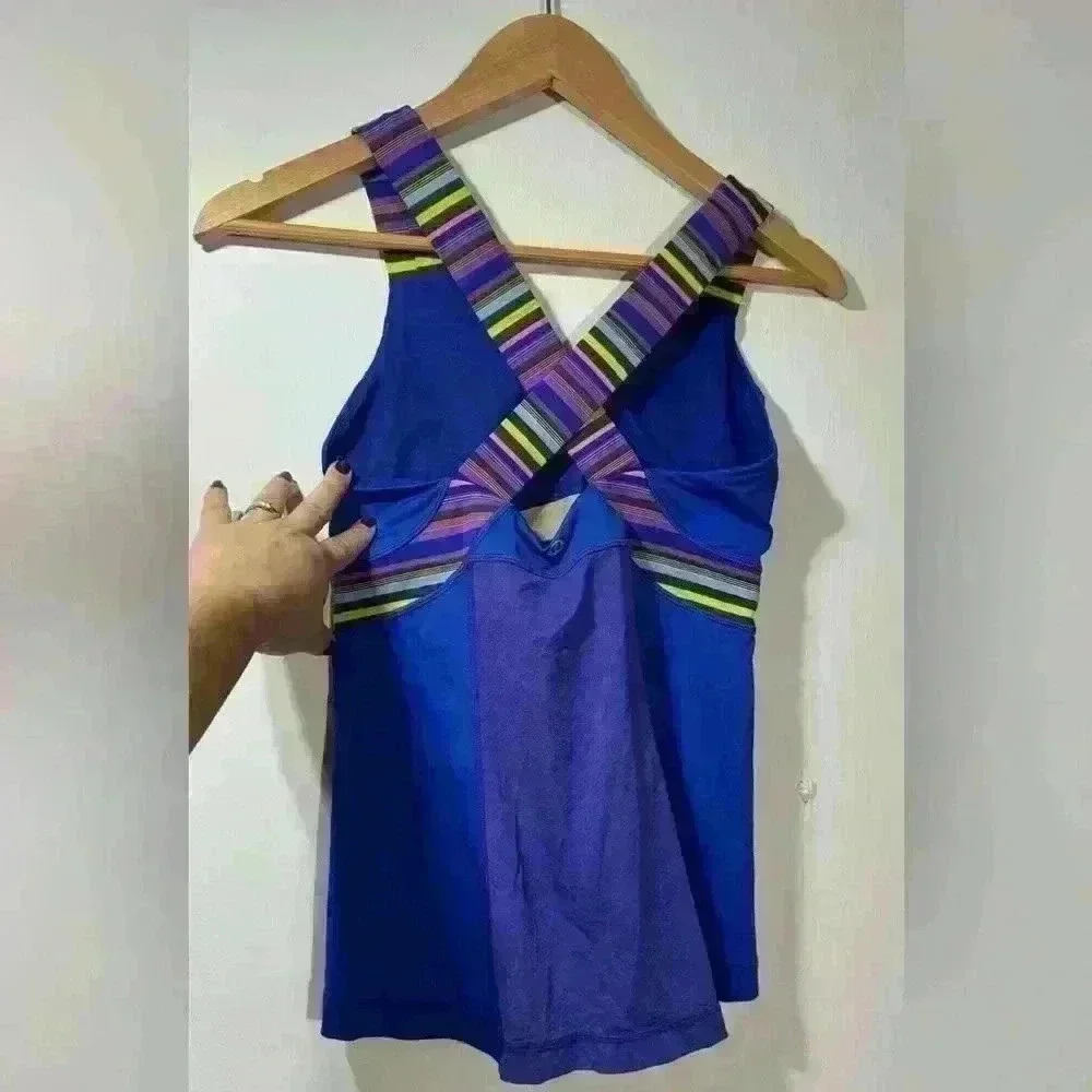 lululemon top with built in bra